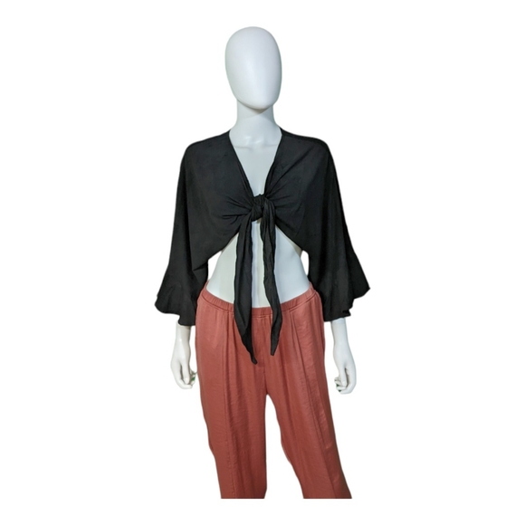 Olivaceous Crop  Knot-Front Crop Top Black L - Picture 4 of 11